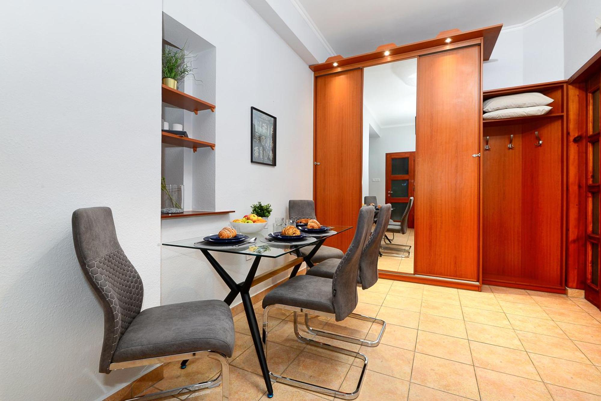 Singer Apartment R161 — Photos 3